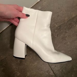 White pointy toe heel boots in a good condition